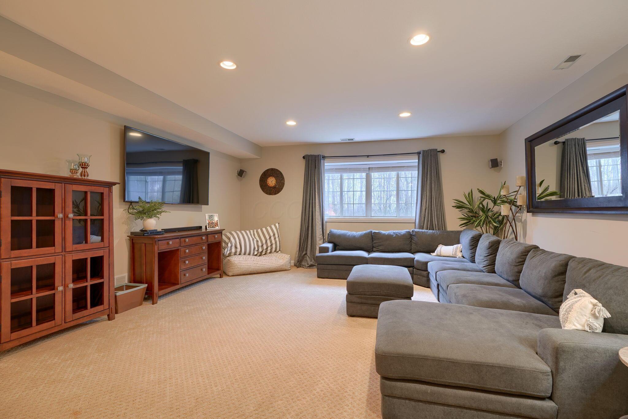 9404 Emerson Drive, Powell, Ohio image 38