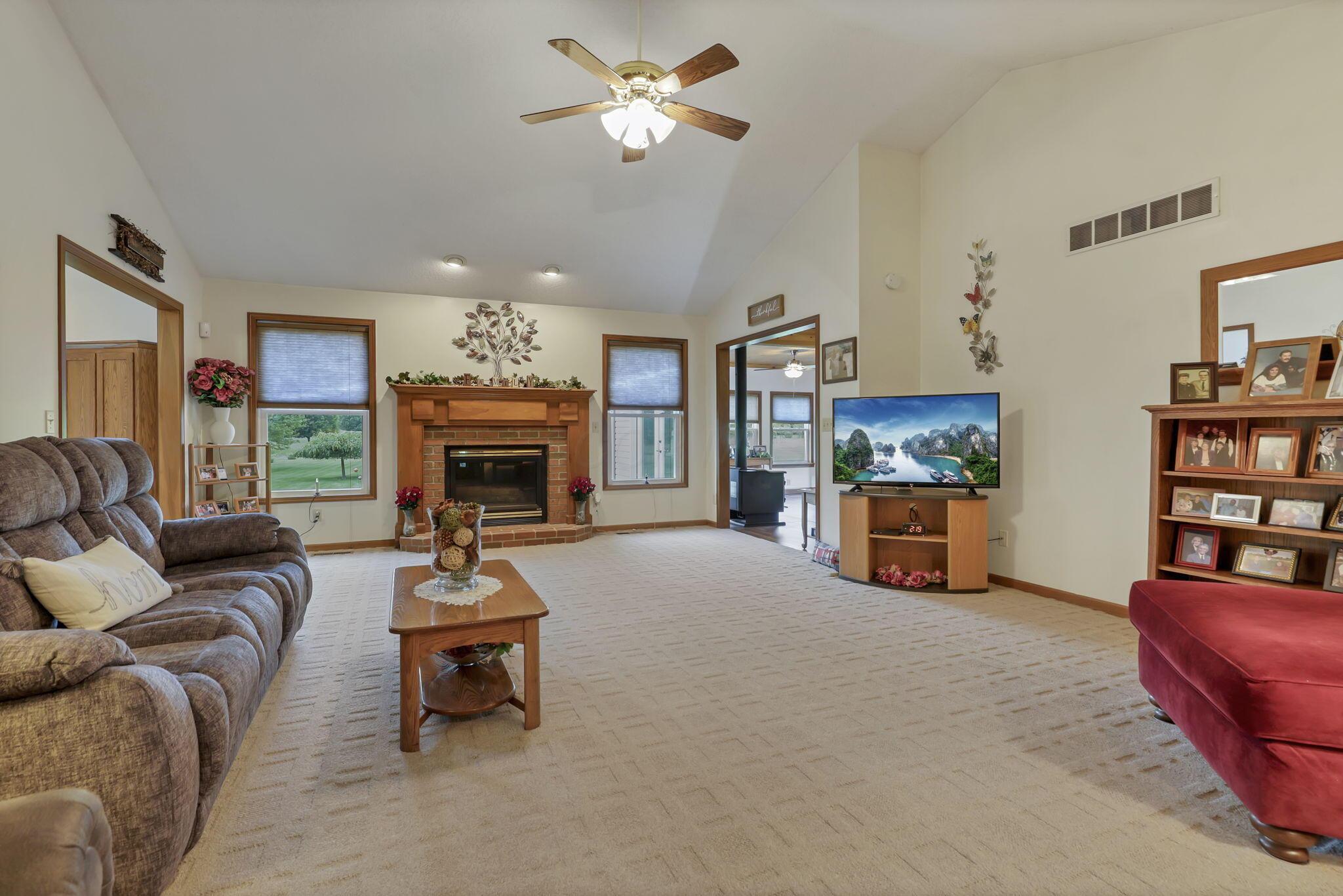 4700 Chestnut Hills Road, Newark, Ohio image 3