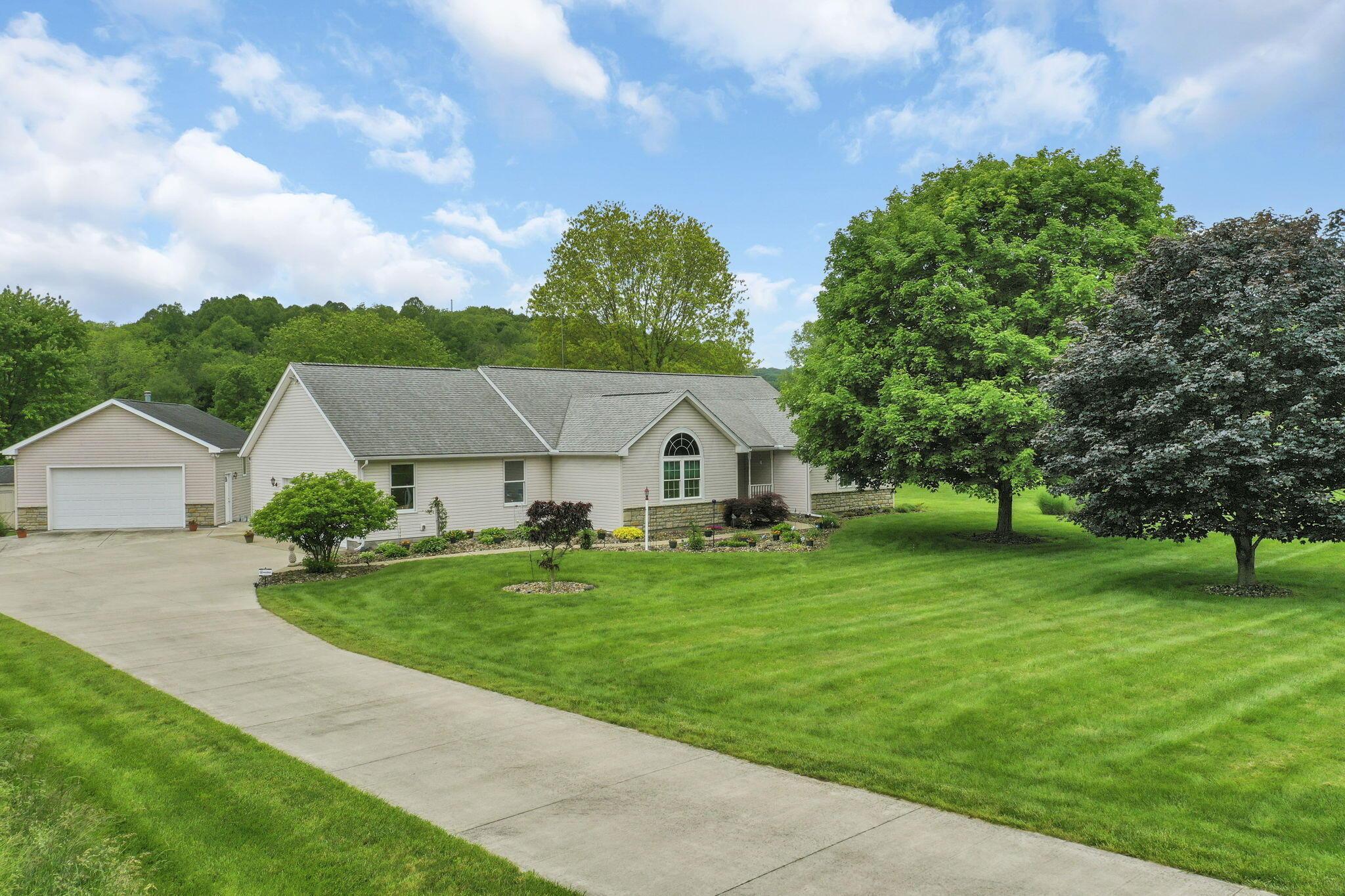 4700 Chestnut Hills Road, Newark, Ohio image 1