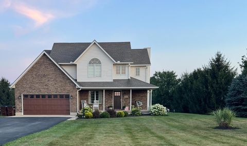 Photo of 3875 Pinewood Avenue, Springfield, OH 45502 (MLS # 225046352)