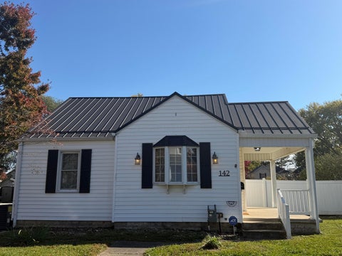Photo of 142 Day Avenue, Newark, OH 43055 (MLS # 226041009)