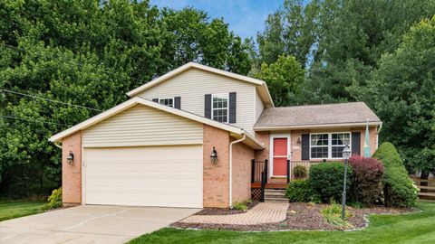 Photo of 637 Livingston Court, Heath, OH 43056 (MLS # 226022040)