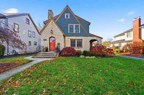 Photo of 125 S Stanwood Road, Columbus, OH 43209 (MLS # 225042995)