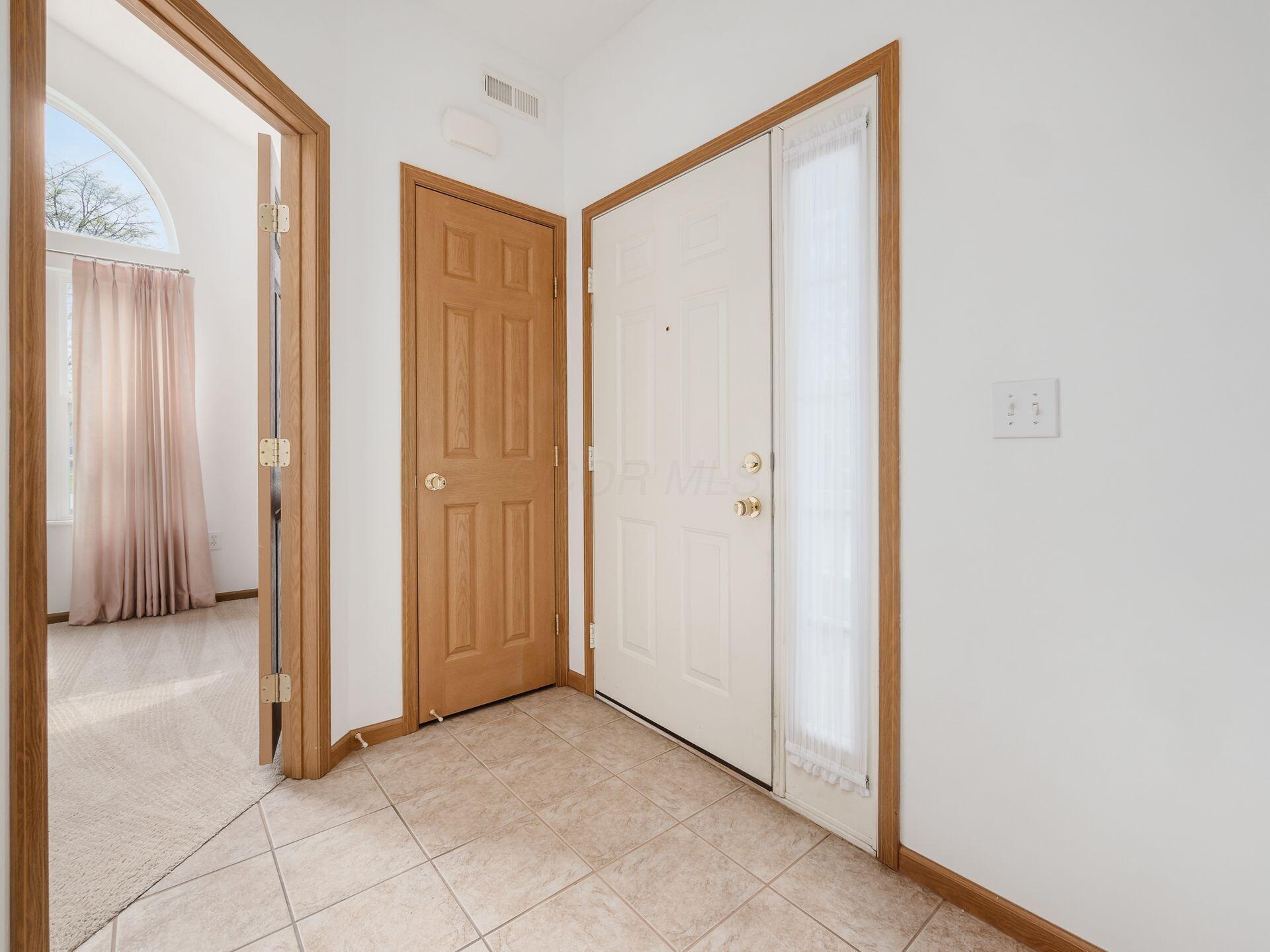 8052 Flint Run Place, Columbus, Ohio image 3