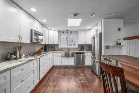 Photo of 2288 Benning Drive, Powell, OH 43065 (MLS # 226001090)