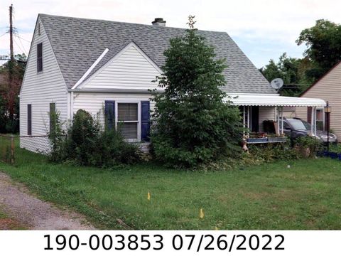 Photo of 2394 Northglen Drive, Columbus, OH 43224 (MLS # 225035670) Photo of 2394 Northglen Drive, Columbus, OH 43224 (MLS # 225035670)