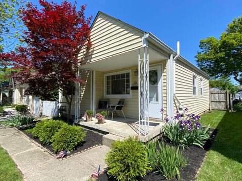 Photo of 124 W Kanawha Avenue, Columbus, OH 43214 (MLS # 226016358)