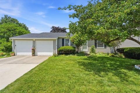 Photo of 4913 Pear Tree Court, Columbus, OH 43230 (MLS # 226022748)