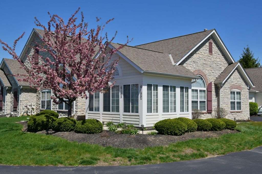 Photo of 6195 Donegan Way 9 #9, Dublin, OH 43016 (MLS # 226011101)