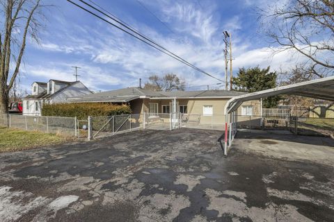 Photo of 818 Lawndale Avenue, Columbus, OH 43207 (MLS # 226001999)