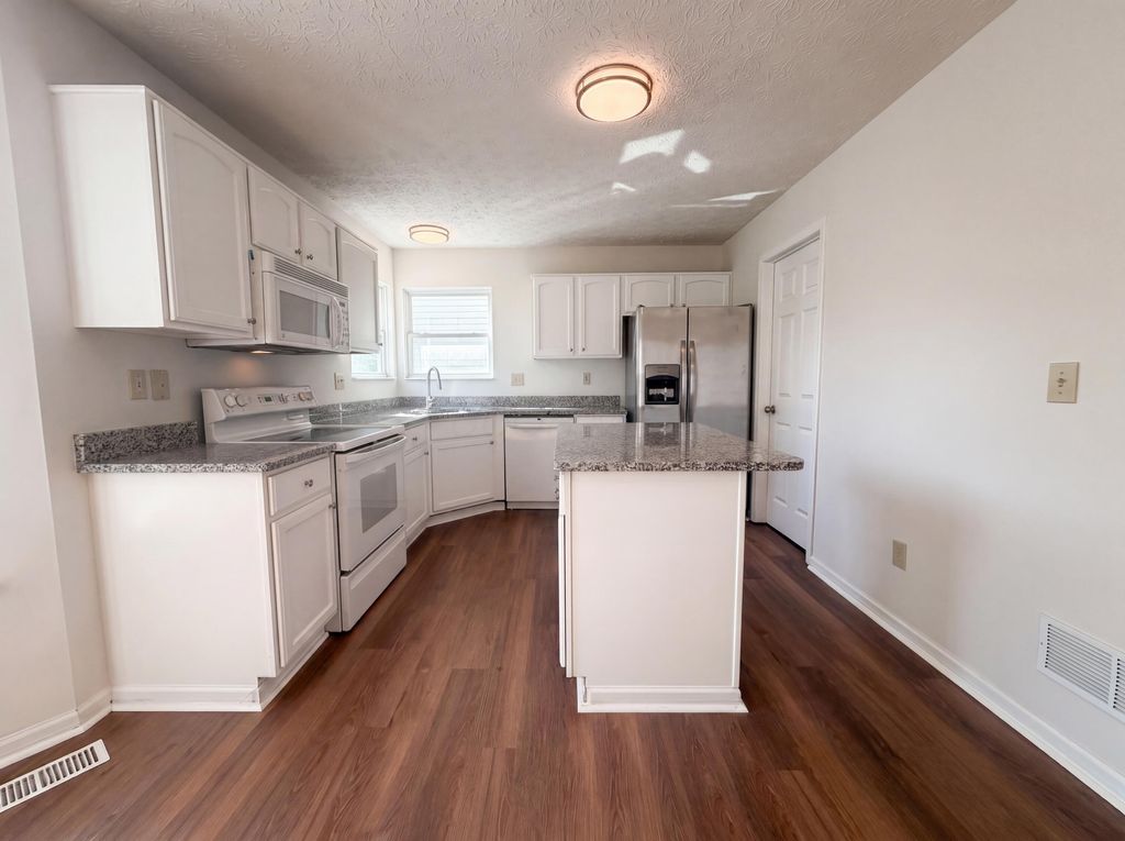 Photo of 5074 Langcroft Drive, Hilliard, OH 43026 (MLS # 226013581)