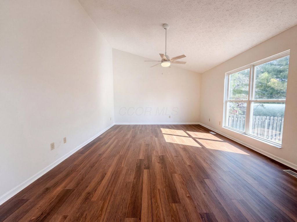 Photo of 5074 Langcroft Drive, Hilliard, OH 43026 (MLS # 226013581)