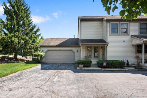 Photo of 1047 Pinewood Lane 9-5 #9-5, Gahanna, OH 43230 (MLS # 226029830)