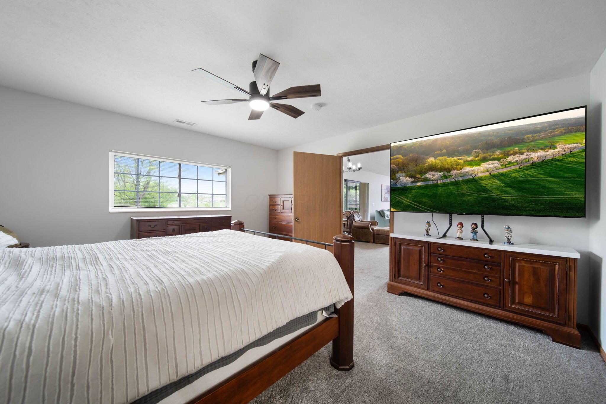 2052 Farmbrook Circle, Grove City, Ohio image 33