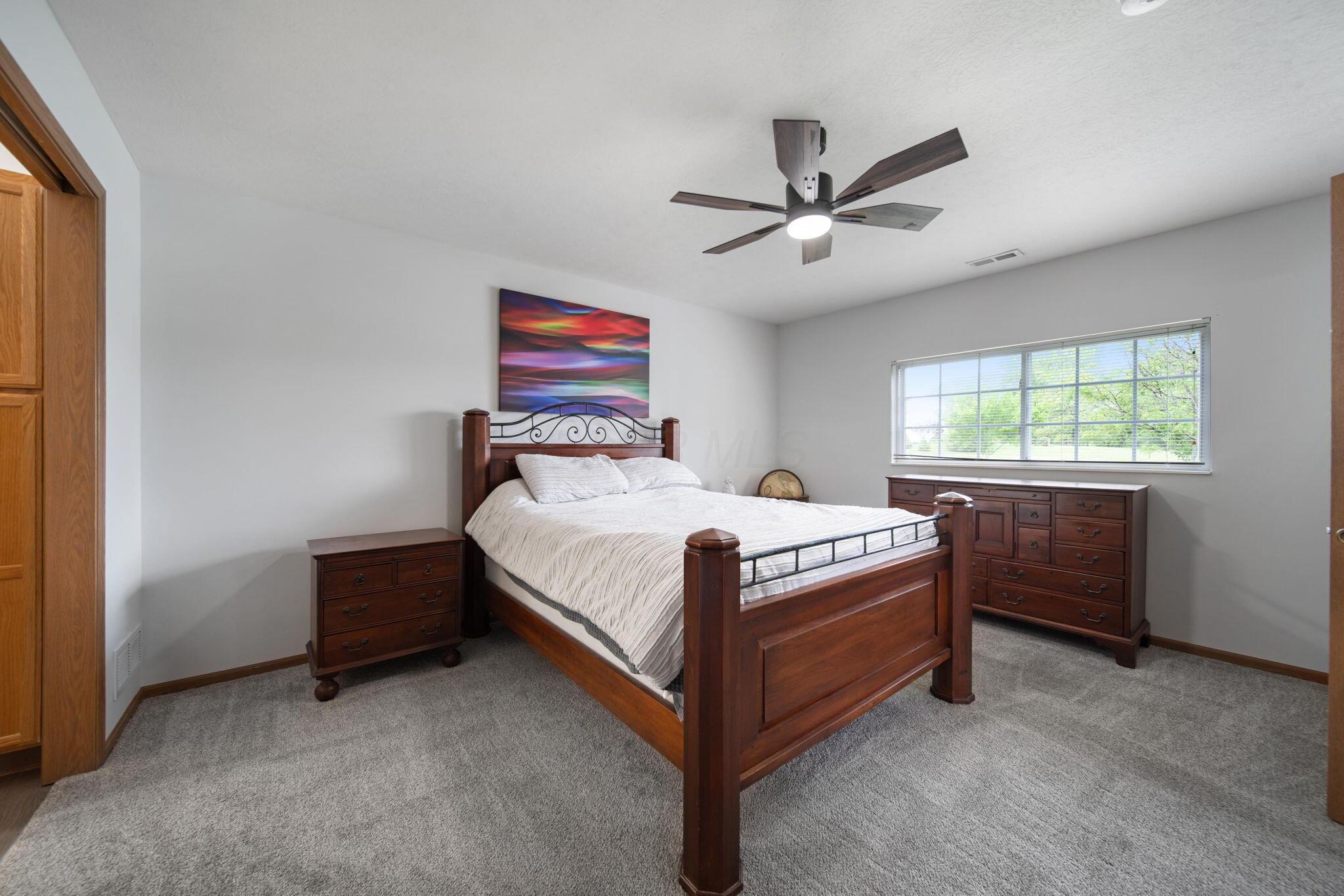 2052 Farmbrook Circle, Grove City, Ohio image 32