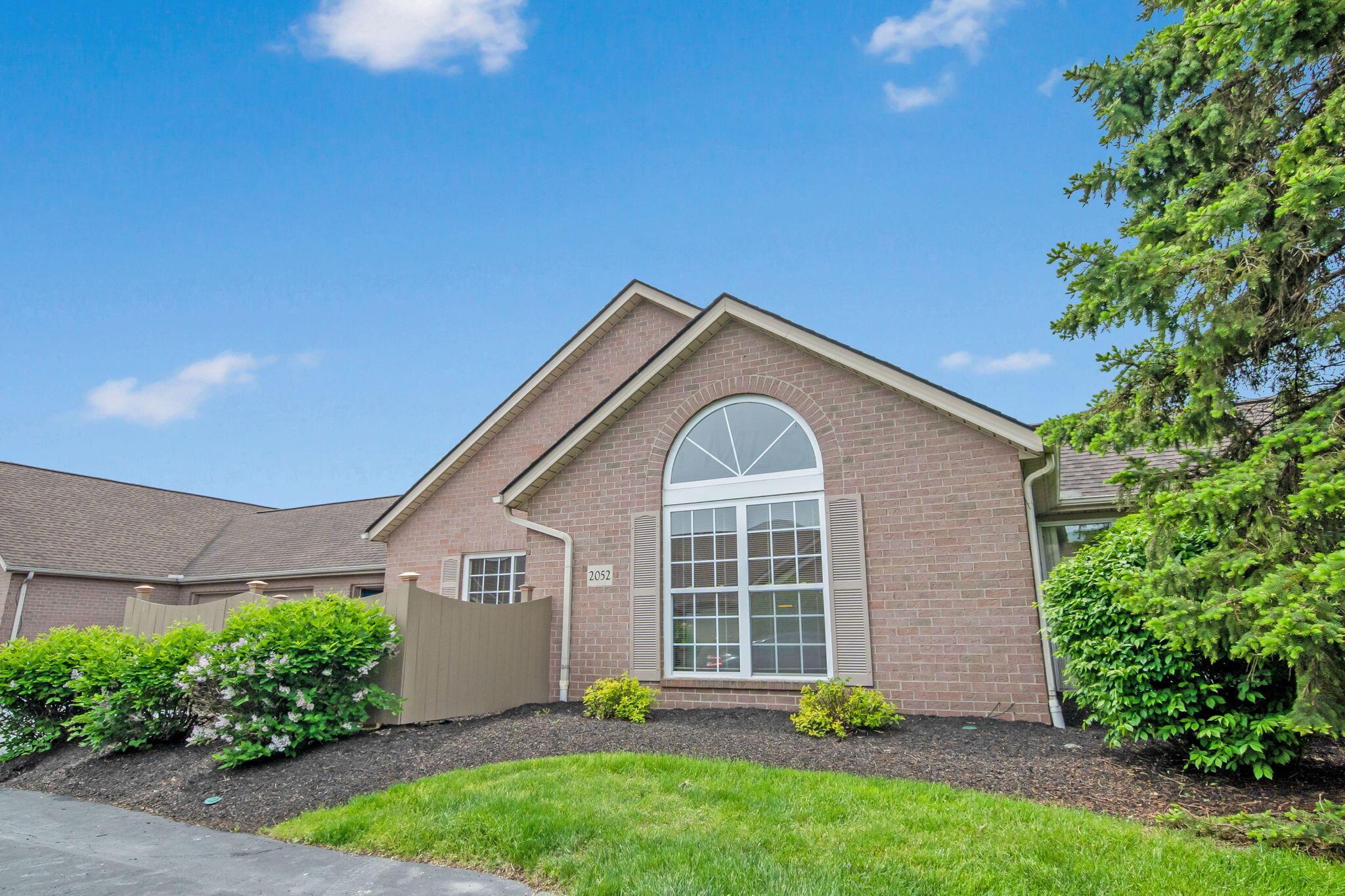 2052 Farmbrook Circle, Grove City, Ohio image 3