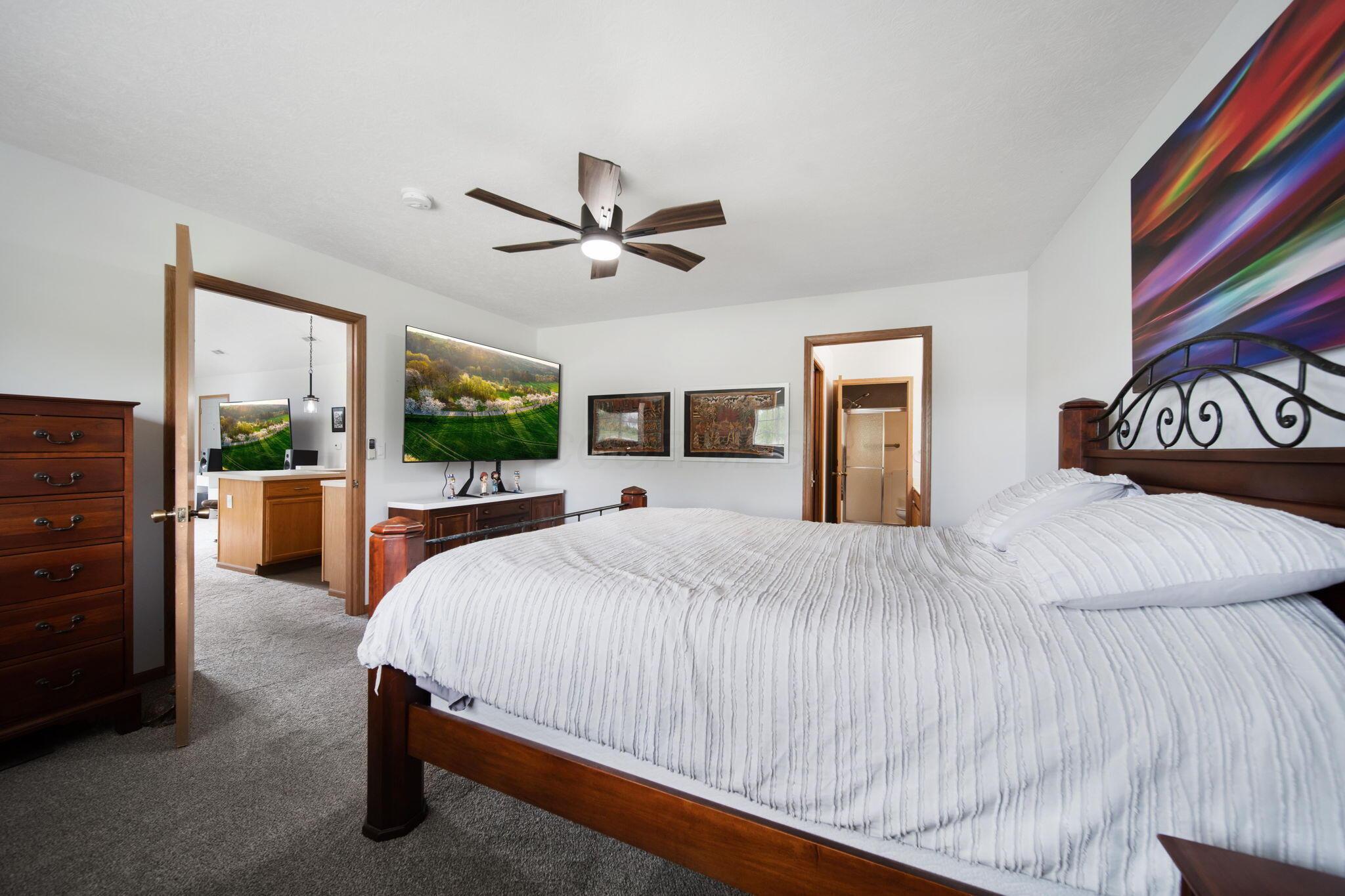 2052 Farmbrook Circle, Grove City, Ohio image 34