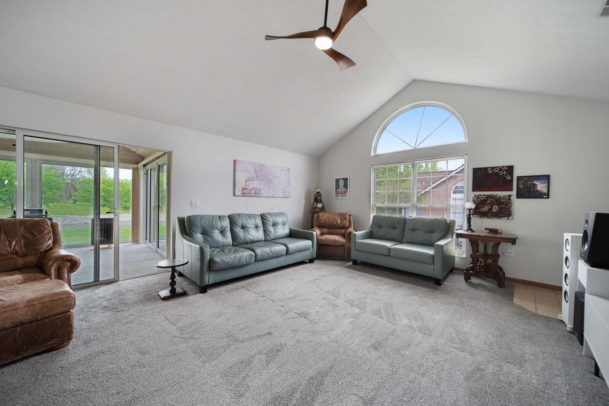 2052 Farmbrook Circle, Grove City, Ohio image 21