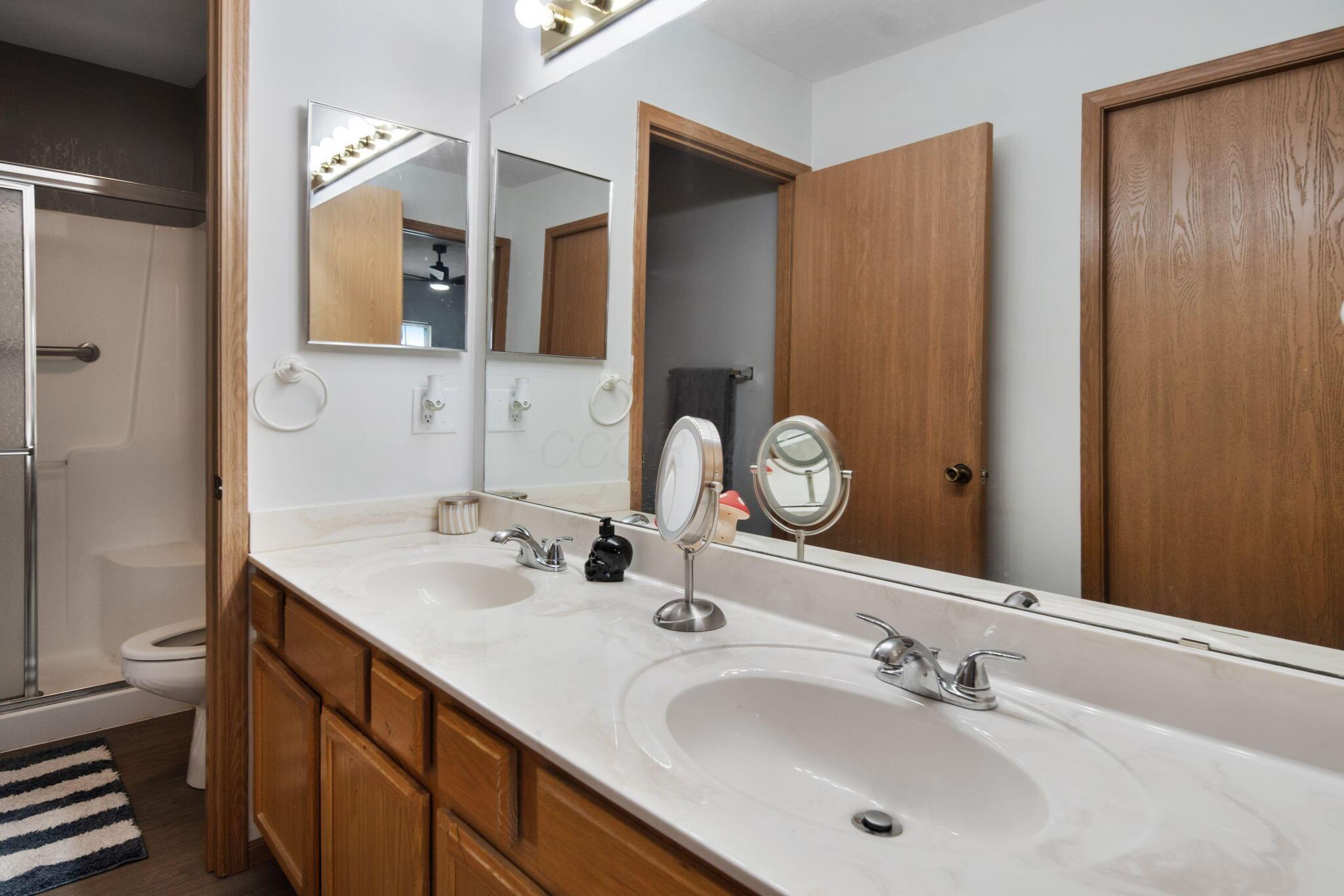 2052 Farmbrook Circle, Grove City, Ohio image 41