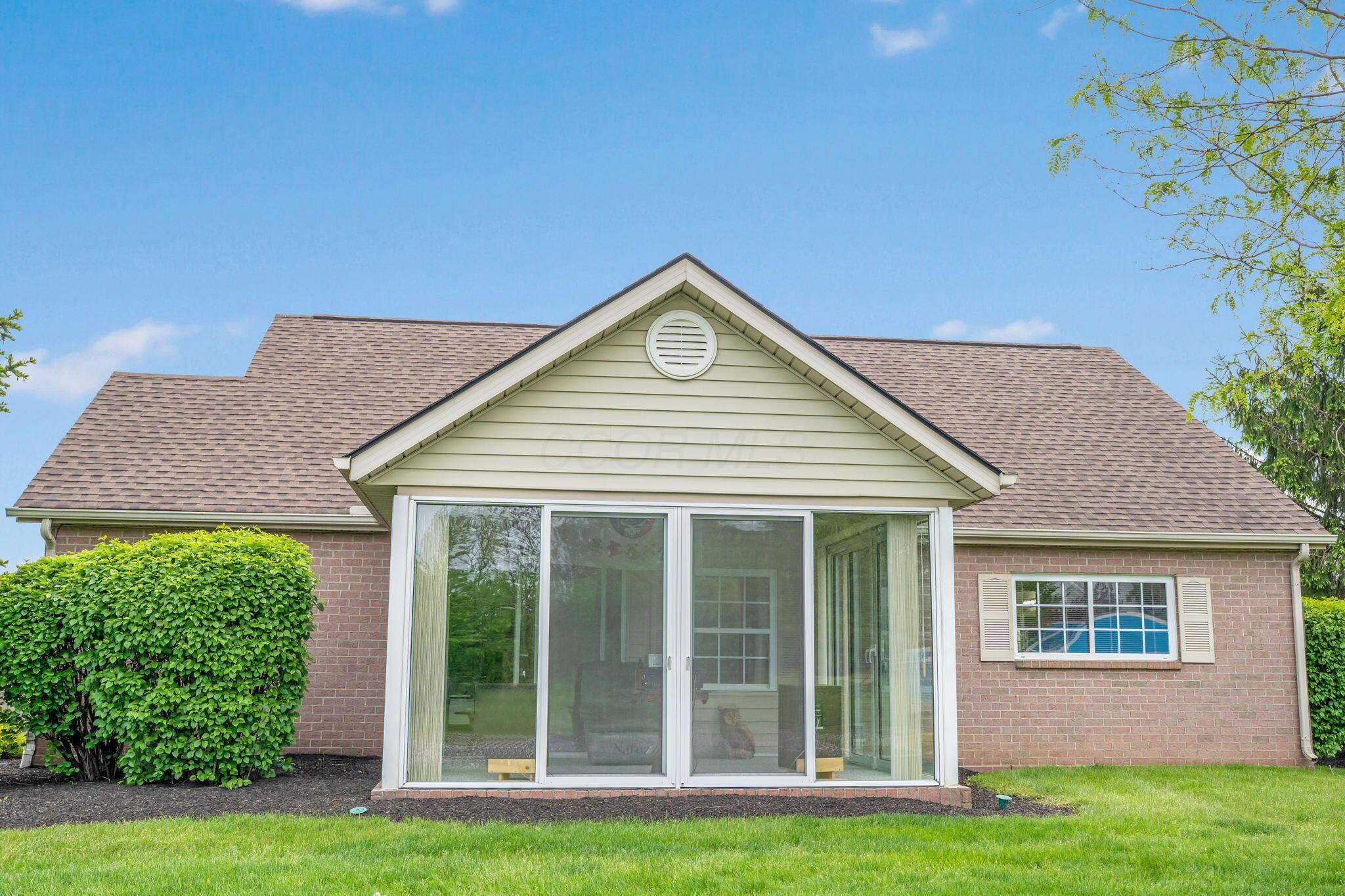 2052 Farmbrook Circle, Grove City, Ohio image 14