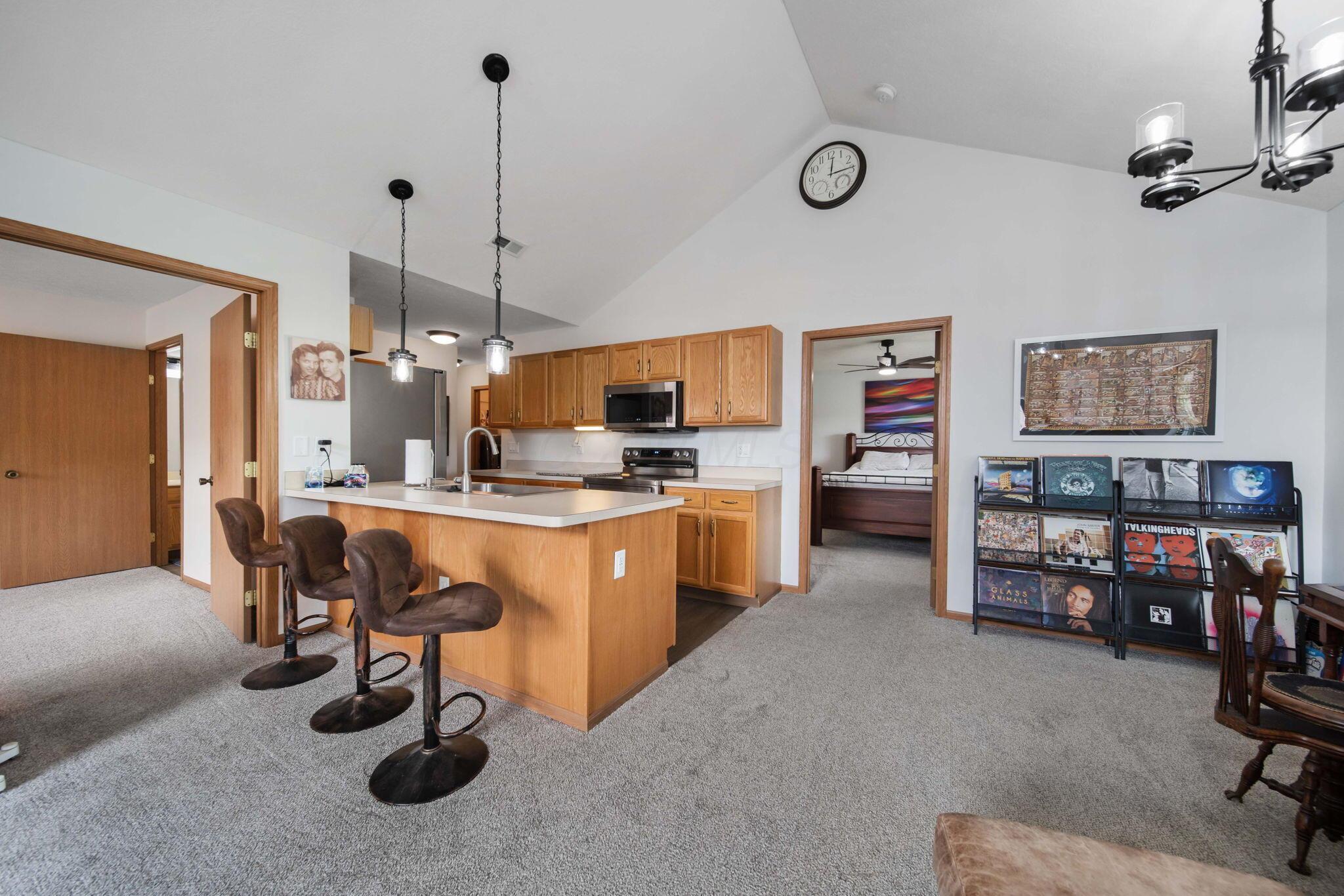 2052 Farmbrook Circle, Grove City, Ohio image 20