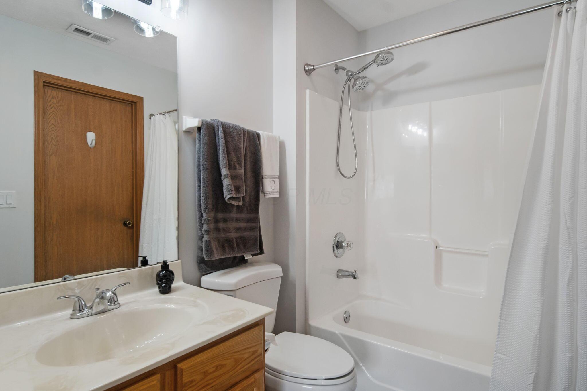 2052 Farmbrook Circle, Grove City, Ohio image 46
