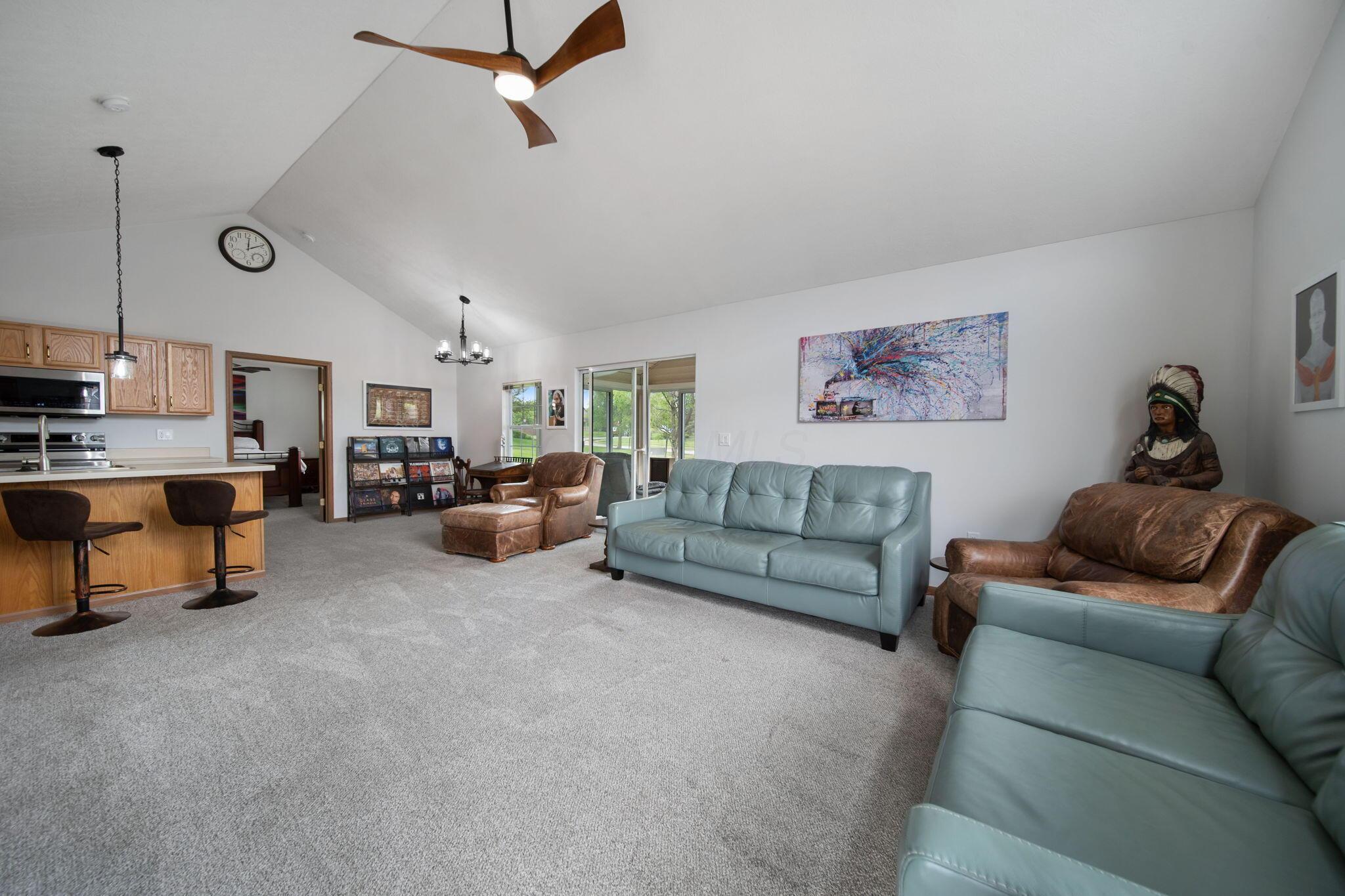 2052 Farmbrook Circle, Grove City, Ohio image 23