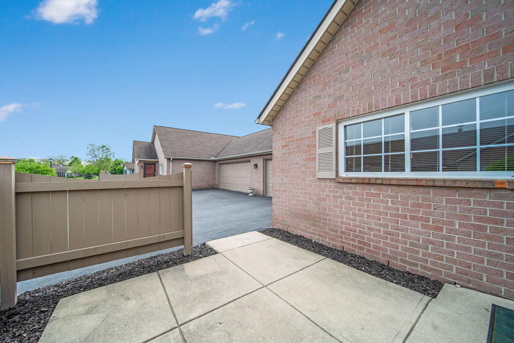 2052 Farmbrook Circle, Grove City, Ohio image 7