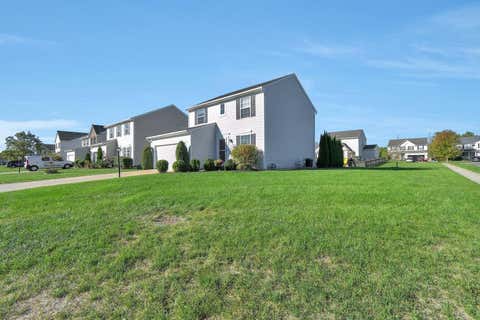 Photo of 1624 Roscommon Drive, Pataskala, OH 43062 (MLS # 226030371)