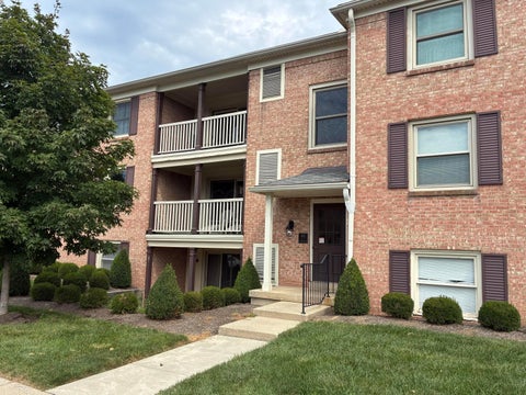 Photo of 892 Chatham Lane W #W, Columbus, OH 43221 (MLS # 226032994)