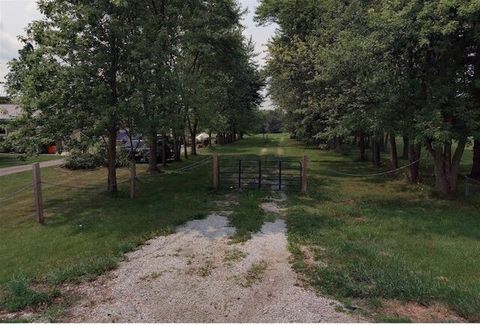 Photo of 1717 London Groveport Road, Grove City, OH 43123 (MLS # 225038425)