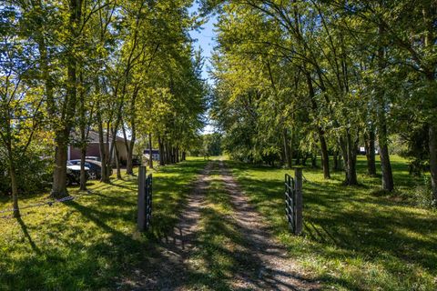 Photo of 1717 London Groveport Road, Grove City, OH 43123 (MLS # 225038425)