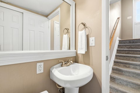 Tiny photo for 1375 Bluff Avenue B #B, Columbus, OH 43212 (MLS # 226022450)