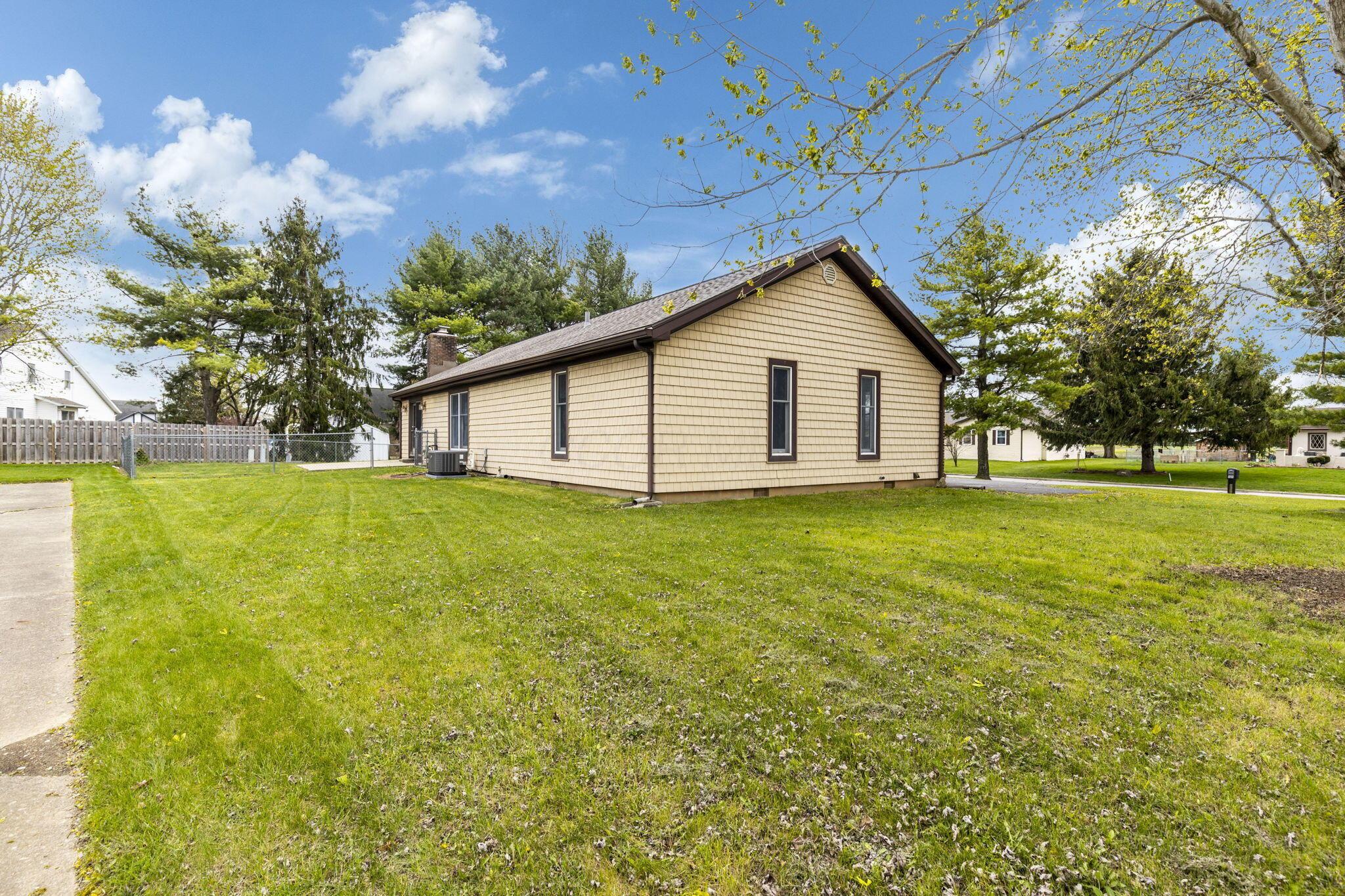 2904 Cornstalk Avenue, Ashville, Ohio image 30