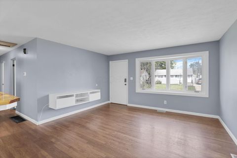Tiny photo for 3325 Towers Court S, Columbus, OH 43227 (MLS # 225037591)