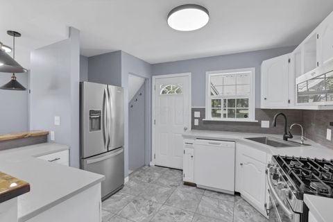 Tiny photo for 3325 Towers Court S, Columbus, OH 43227 (MLS # 225037591)