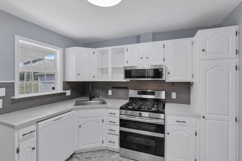 Tiny photo for 3325 Towers Court S, Columbus, OH 43227 (MLS # 225037591)
