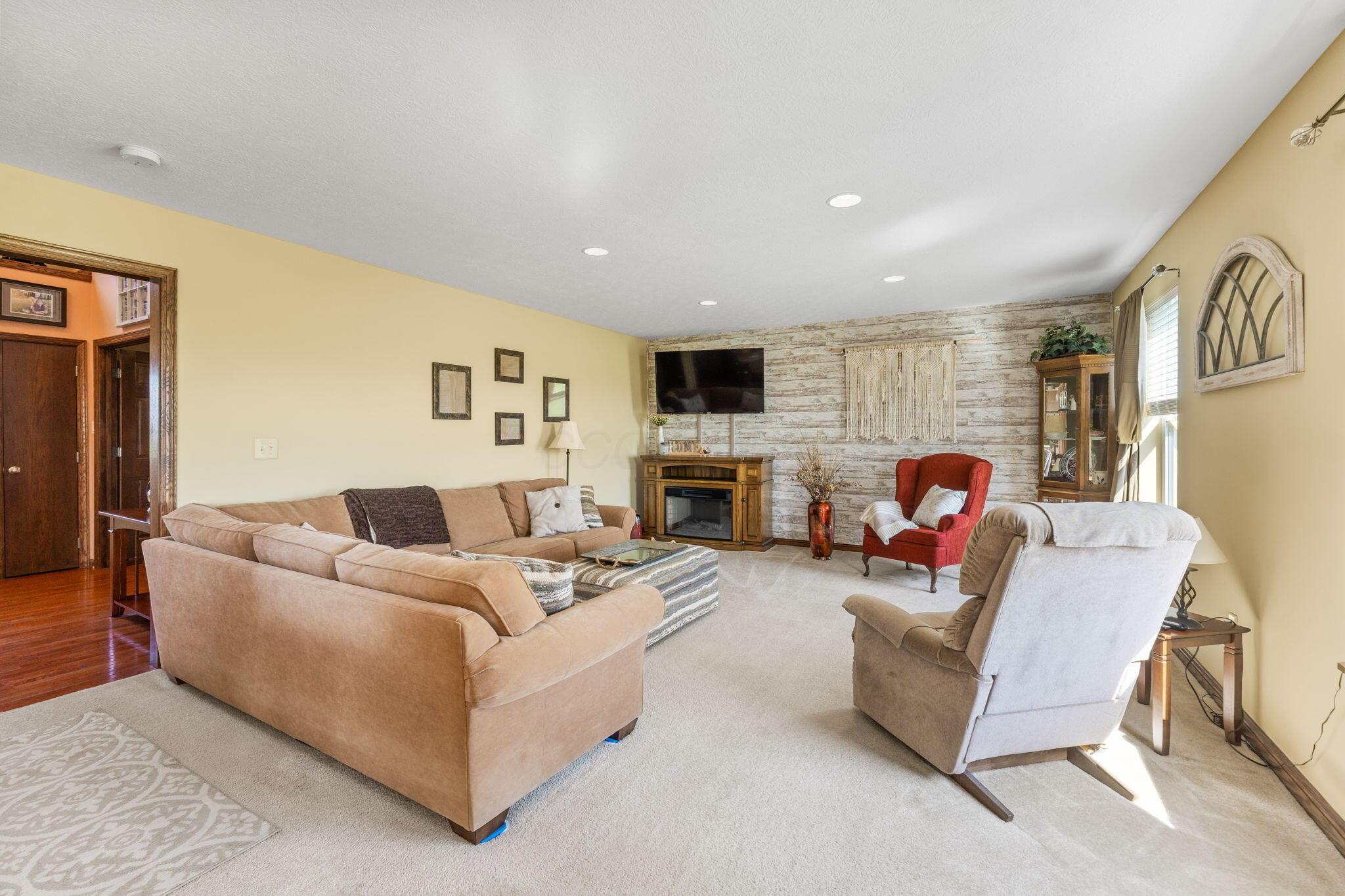 19015 Powderlick Road, Raymond, Ohio image 40