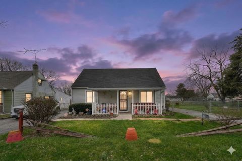 Photo of 837 Koebel Avenue, Columbus, OH 43207 (MLS # 226008121)