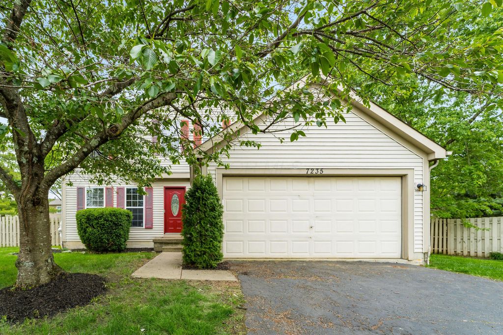 Photo of 7235 Kenmare Drive, Reynoldsburg, OH 43068 (MLS # 226012755)