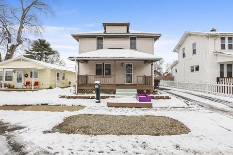 Photo of 64 Fairmont Avenue, Newark, OH 43055 (MLS # 225045065)