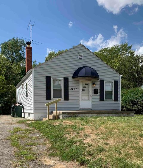 Photo of 2237 Parkwood Avenue, Columbus, OH 43211 (MLS # 226027592)
