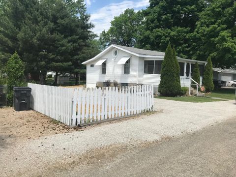 Photo of 12291 Ohio Avenue, Millersport, OH 43046 (MLS # 225037716)