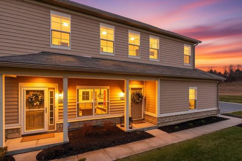 Photo of 3749 Birkland Circle, Lewis Center, OH 43035 (MLS # 226007134)