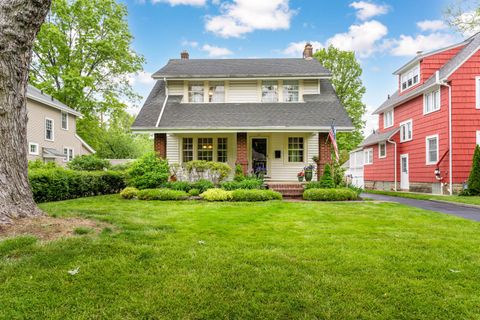Photo of 448 E Dunedin Road, Columbus, OH 43214 (MLS # 223014522)