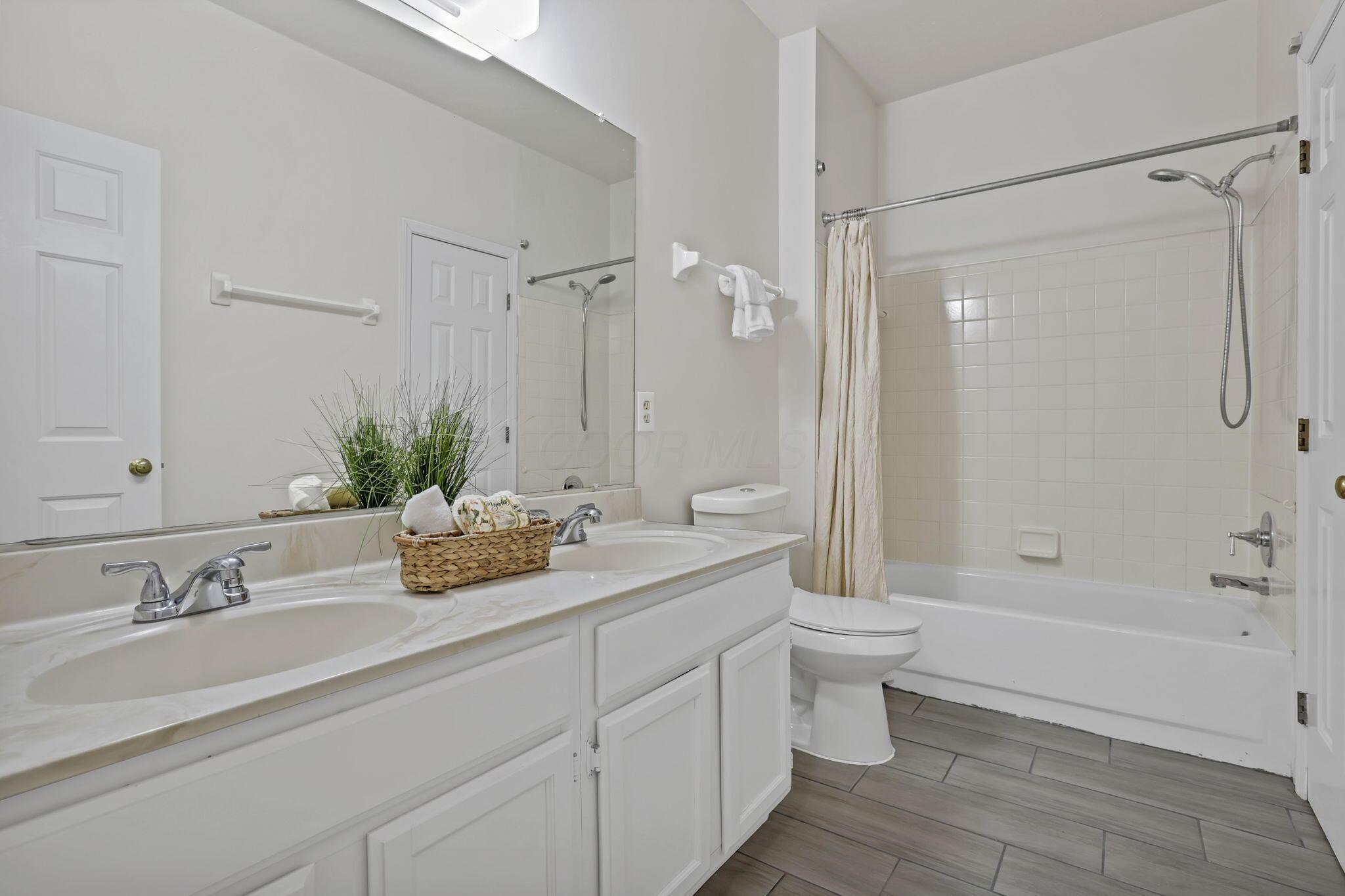 2498 Swan Drive, Grove City, Ohio image 17
