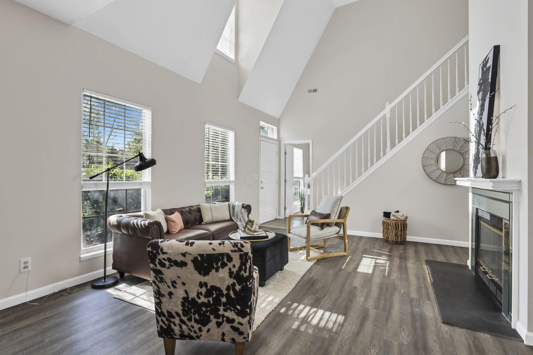 2498 Swan Drive, Grove City, Ohio image 3
