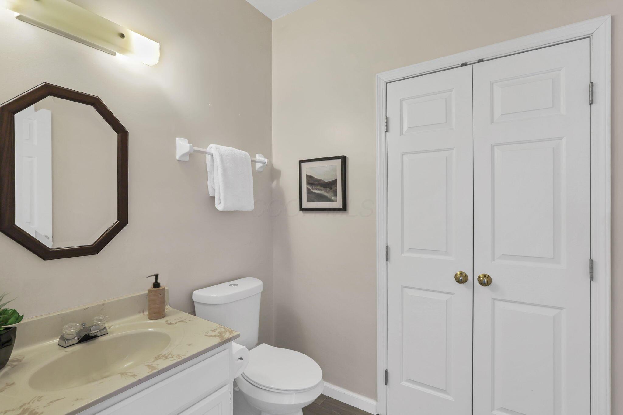 2498 Swan Drive, Grove City, Ohio image 14