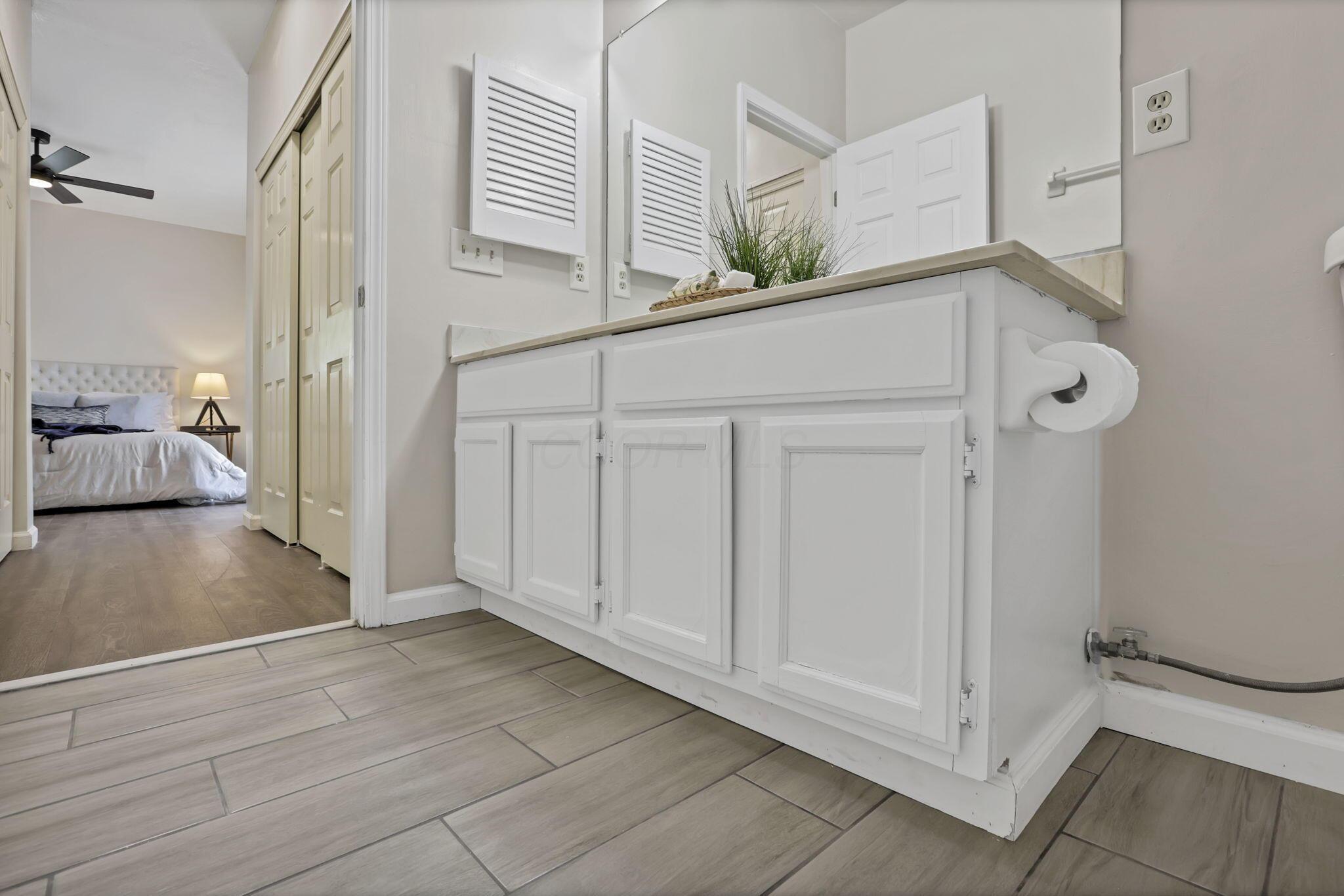 2498 Swan Drive, Grove City, Ohio image 18