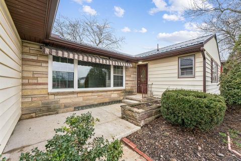 Photo of 13 Eastgate Drive, Mount Vernon, OH 43050 (MLS # 226008864)